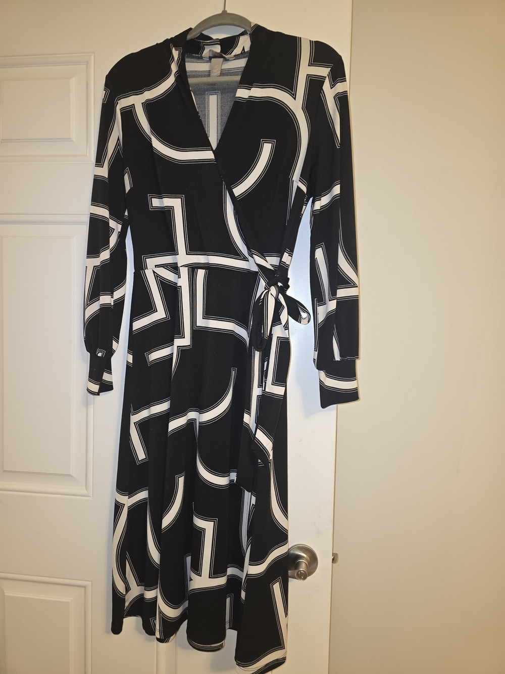 H&M Black and White Geometric Wrap Dress with Tie Waist